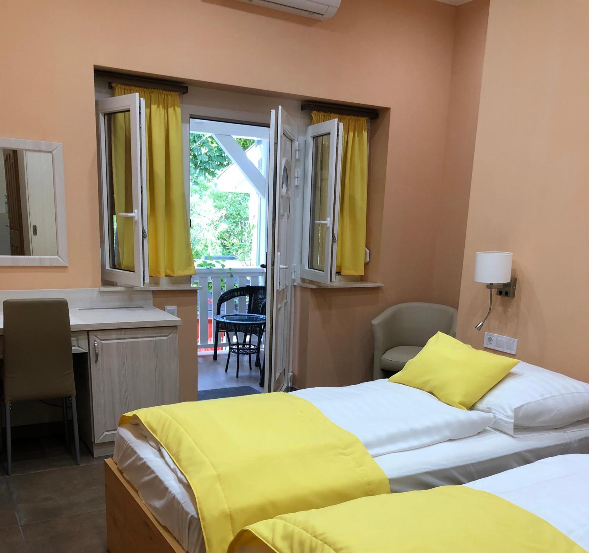 Szem-S Vendeghaz Hotel บาลาตอนเซเมช ภายนอก รูปภาพ