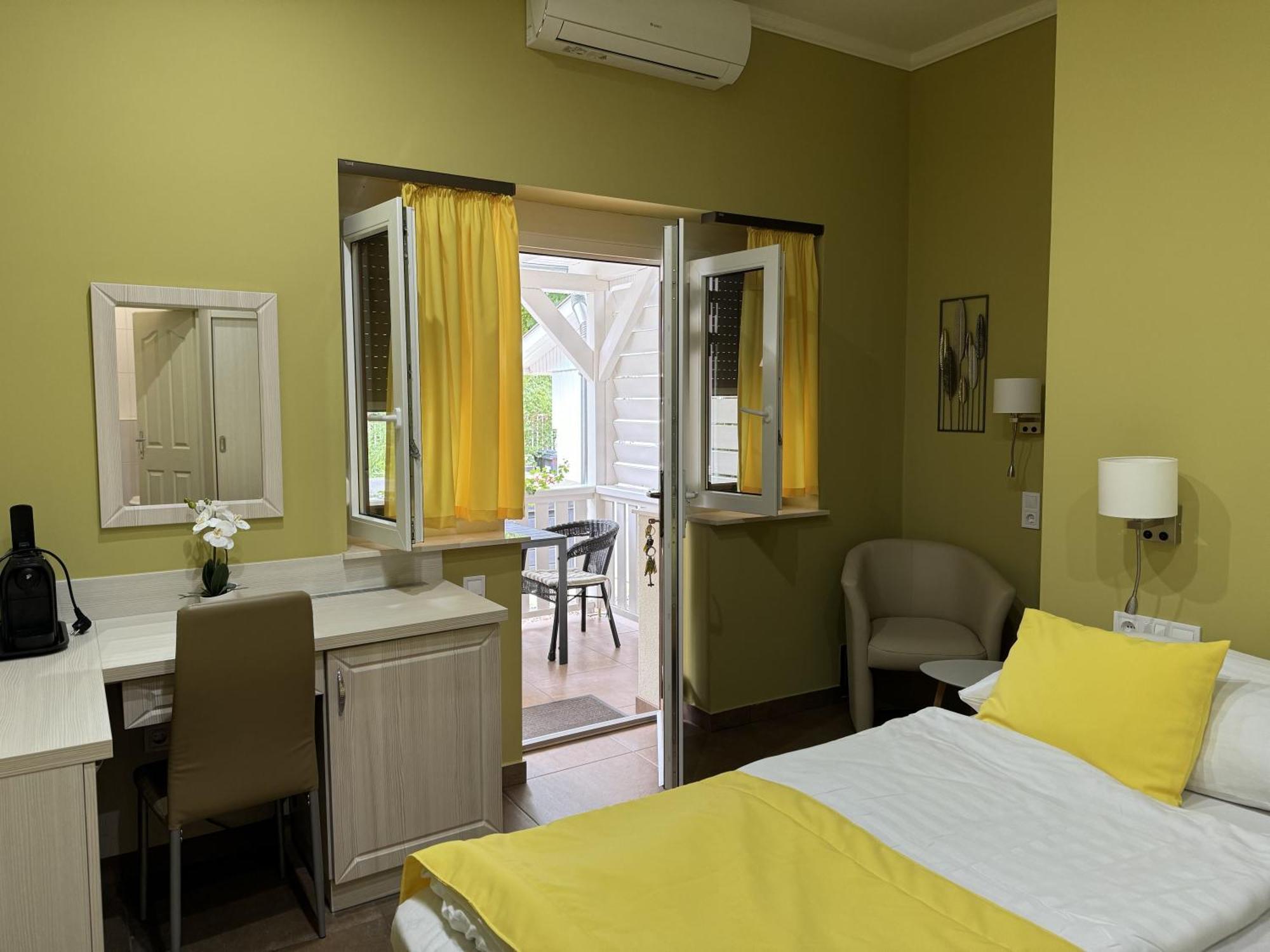 Szem-S Vendeghaz Hotel บาลาตอนเซเมช ภายนอก รูปภาพ